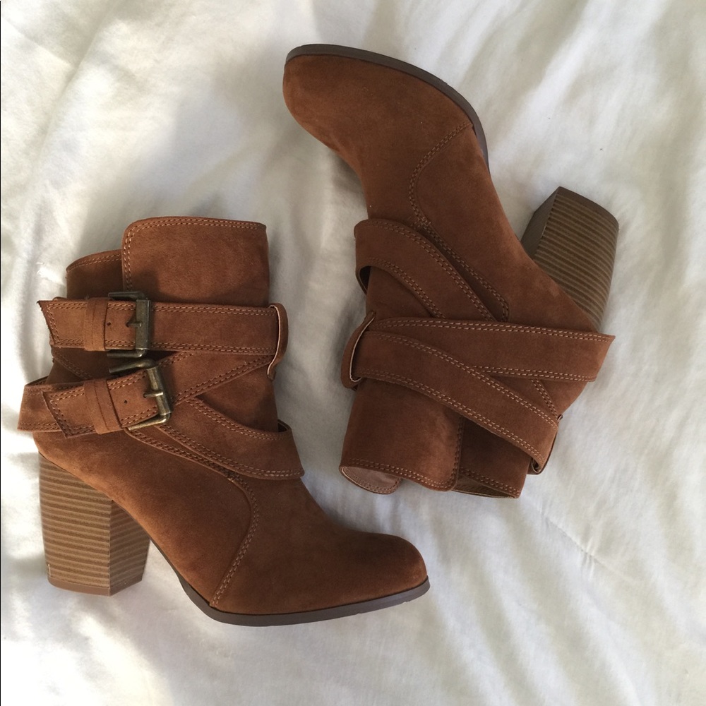 American Eagle heeled booties